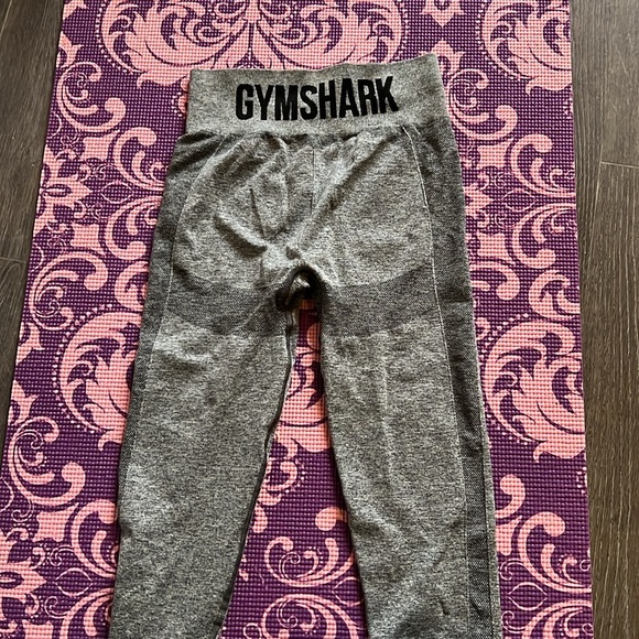 Gym shark pants - Picture 2 of 2
